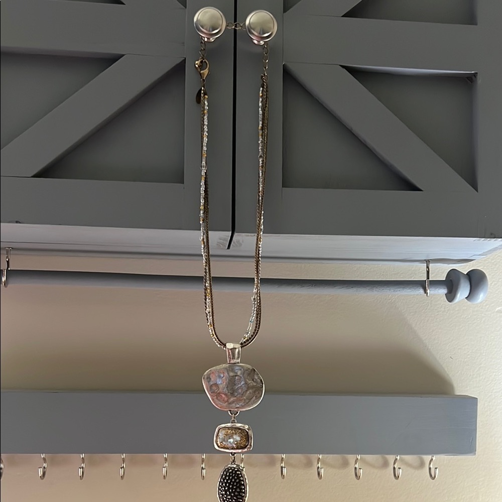 Elegant Silver and Gold Pendant Necklace. 20 inch necklace.